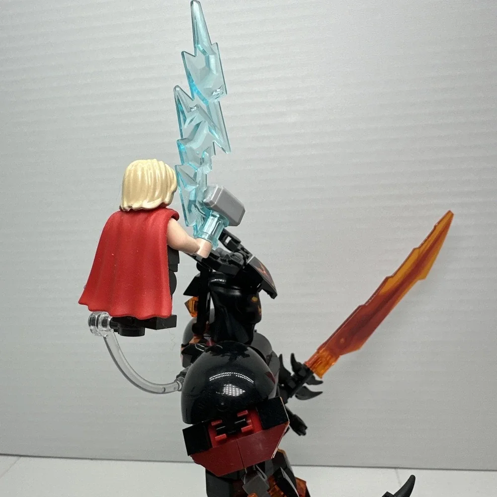 LEGO Super Heroes: Thor Vs. Surtur Construction Figure (76289) INCOMPLETE - Picture 13 of 16